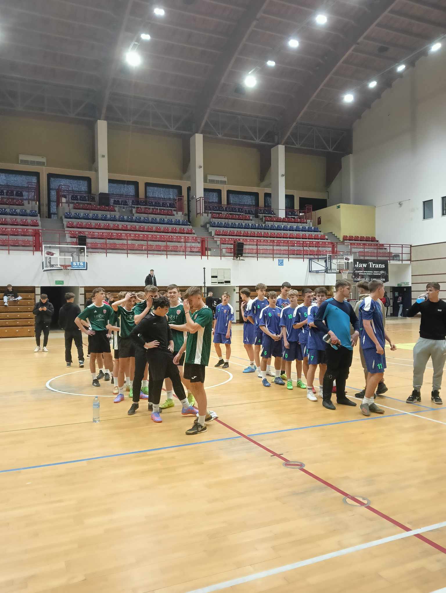 Zdjęcie M NS piłka halowa chłopców 12.23 (2)5b57e749-3126-42ef-8e17-b03ba9cd2ef9.jpg w galerii Mistrzostwa Nowego Sącza w Piłce Halowej Chłopców